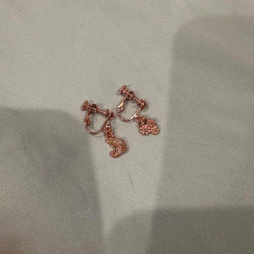 Earring (non-pierced) clip on